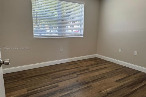 Condominio en alquiler en Miramar, Florida, 2 dormitorios, 92.9 m2 № 1953171 - foto 16