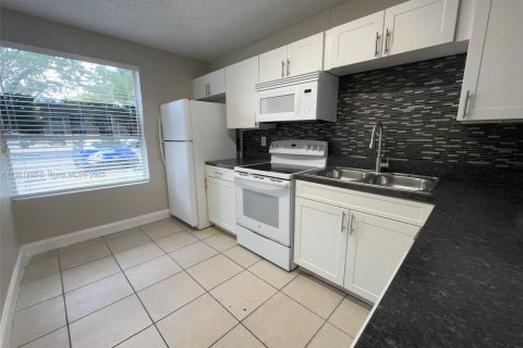 Condominio en alquiler en Miramar, Florida, 2 dormitorios, 92.9 m2 № 1953171 - foto 5
