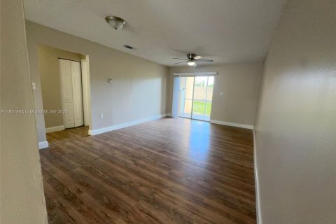 Condominio en alquiler en Miramar, Florida, 2 dormitorios, 92.9 m2 № 1953171 - foto 3