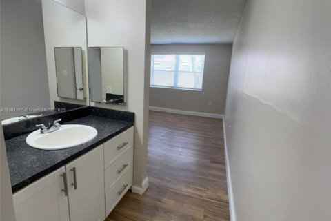 Condominio en alquiler en Miramar, Florida, 2 dormitorios, 92.9 m2 № 1953171 - foto 21
