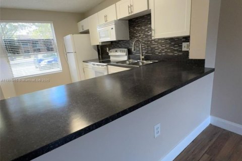 Condominio en alquiler en Miramar, Florida, 2 dormitorios, 92.9 m2 № 1953171 - foto 8