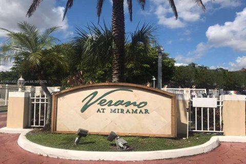 Condominio en alquiler en Miramar, Florida, 2 dormitorios, 92.9 m2 № 1953171 - foto 1