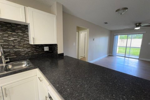 Condominio en alquiler en Miramar, Florida, 2 dormitorios, 92.9 m2 № 1953171 - foto 7