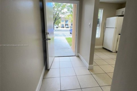 Condominio en alquiler en Miramar, Florida, 2 dormitorios, 92.9 m2 № 1953171 - foto 4