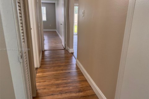 Condominio en alquiler en Miramar, Florida, 2 dormitorios, 92.9 m2 № 1953171 - foto 19