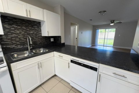 Condominio en alquiler en Miramar, Florida, 2 dormitorios, 92.9 m2 № 1953171 - foto 6