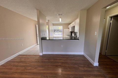 Condominio en alquiler en Miramar, Florida, 2 dormitorios, 92.9 m2 № 1953171 - foto 10