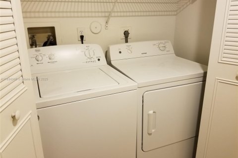 Condo in Pompano Beach, Florida, 2 bedrooms  № 1814928 - photo 14