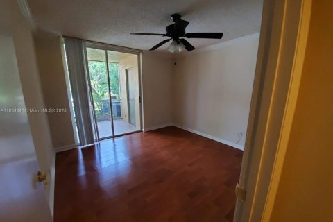 Condo in Pompano Beach, Florida, 2 bedrooms  № 1814928 - photo 9