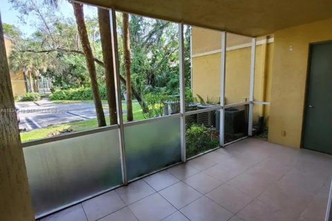 Condo in Pompano Beach, Florida, 2 bedrooms  № 1814928 - photo 15