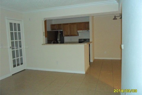 Condo in Pompano Beach, Florida, 2 bedrooms  № 1814928 - photo 6