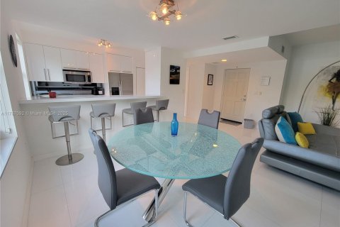 Condominio en venta en Miami Beach, Florida, 2 dormitorios, 130.99 m2 № 1695341 - foto 7