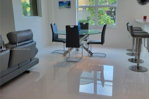 Condominio en venta en Miami Beach, Florida, 2 dormitorios, 130.99 m2 № 1695341 - foto 5