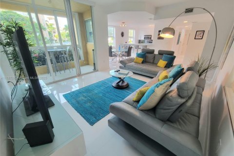 Condominio en venta en Miami Beach, Florida, 2 dormitorios, 130.99 m2 № 1695341 - foto 3
