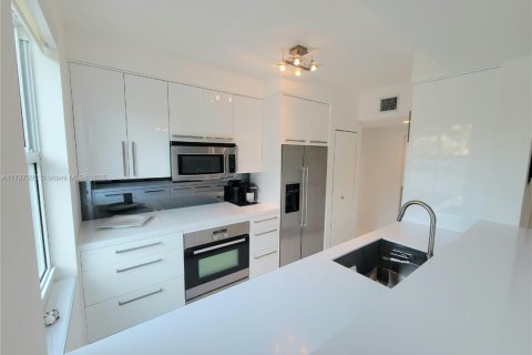 Condominio en venta en Miami Beach, Florida, 2 dormitorios, 130.99 m2 № 1695341 - foto 8