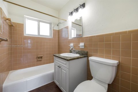 Apartamento en alquiler en Miami, Florida, 1 dormitorio, 65.96 m2 № 1933719 - foto 14