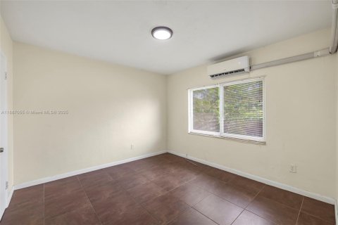 Apartamento en alquiler en Miami, Florida, 1 dormitorio, 65.96 m2 № 1933719 - foto 15