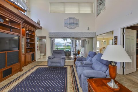 House in Apollo Beach, Florida 4 bedrooms, 483.65 sq.m. № 1808325 - photo 12