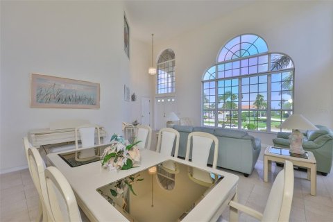 House in Apollo Beach, Florida 4 bedrooms, 483.65 sq.m. № 1808325 - photo 8