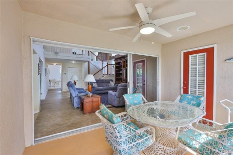 House in Apollo Beach, Florida 4 bedrooms, 483.65 sq.m. № 1808325 - photo 24