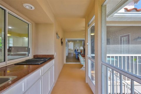 House in Apollo Beach, Florida 4 bedrooms, 483.65 sq.m. № 1808325 - photo 23