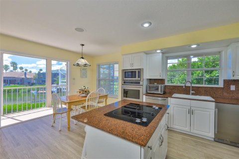House in Apollo Beach, Florida 4 bedrooms, 483.65 sq.m. № 1808325 - photo 19