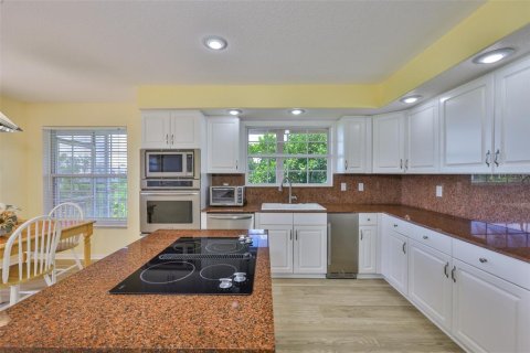House in Apollo Beach, Florida 4 bedrooms, 483.65 sq.m. № 1808325 - photo 18