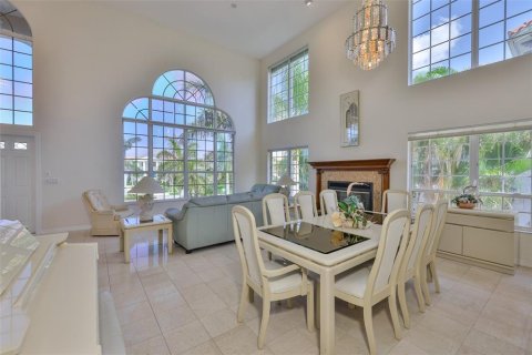 House in Apollo Beach, Florida 4 bedrooms, 483.65 sq.m. № 1808325 - photo 7