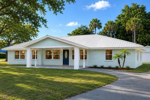House in Edgewater, Florida 3 bedrooms, 144.93 sq.m. № 2220816