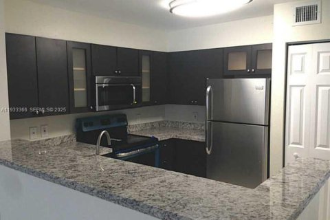 Apartamento en alquiler en Doral, Florida, 3 dormitorios, 109.35 m2 № 1991393 - foto 1