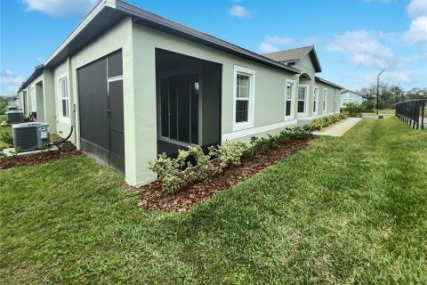 Townhouse in Zephyrhills, Florida 2 bedrooms, 142.14 sq.m. № 1591258 - photo 8