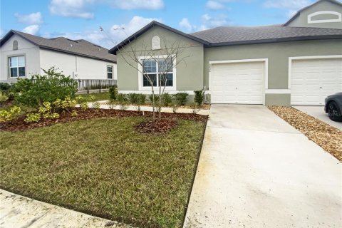 Townhouse in Zephyrhills, Florida 2 bedrooms, 142.14 sq.m. № 1591258 - photo 1