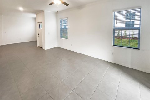 Townhouse in Zephyrhills, Florida 2 bedrooms, 142.14 sq.m. № 1591258 - photo 2