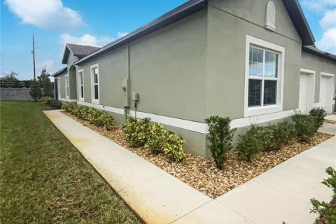 Townhouse in Zephyrhills, Florida 2 bedrooms, 142.14 sq.m. № 1591258 - photo 9