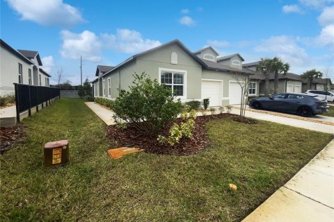 Townhouse in Zephyrhills, Florida 2 bedrooms, 142.14 sq.m. № 1591258 - photo 10