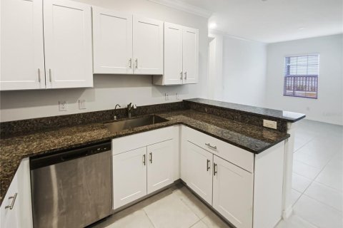 Townhouse in Zephyrhills, Florida 2 bedrooms, 142.14 sq.m. № 1591258 - photo 21