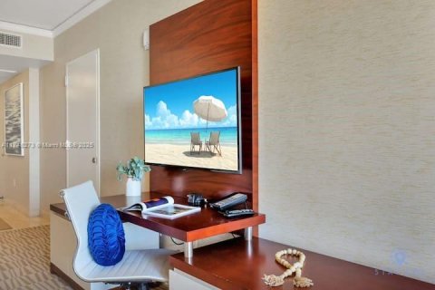 Condo in Sunny Isles Beach, Florida  № 1729253 - photo 5