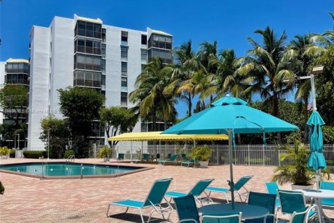 Condominio en alquiler en Aventura, Florida, 2 dormitorios, 100.61 m2 № 1948374 - foto 18