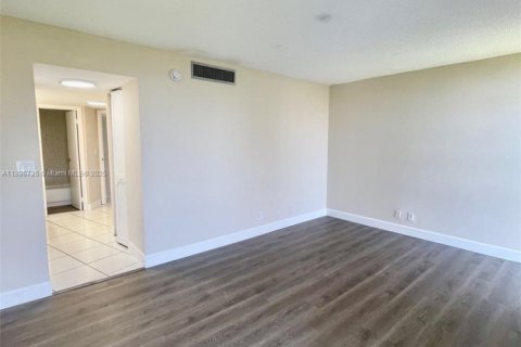 Condominio en alquiler en Aventura, Florida, 2 dormitorios, 100.61 m2 № 1948374 - foto 10