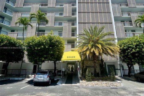 Condominio en alquiler en Aventura, Florida, 2 dormitorios, 100.61 m2 № 1948374 - foto 1