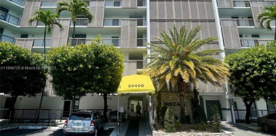 Condominio en Aventura, Florida, 2 dormitorios  № 1948374