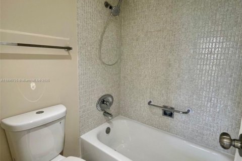 Condominio en alquiler en Aventura, Florida, 2 dormitorios, 100.61 m2 № 1948374 - foto 11