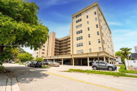 Condo in Hollywood, Florida, 2 bedrooms № 1920248 - photo 22
