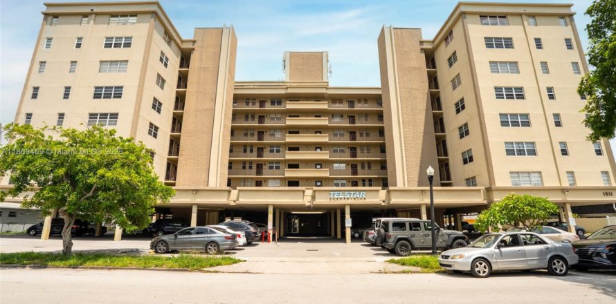 Condo in Hollywood, Florida, 2 bedrooms № 1920248