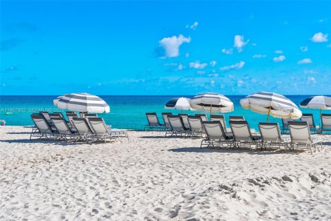 Купить кондоминиум в Майами-Бич, Флорида 2 спальни, 191.29м2, № 2017741 - фото 7