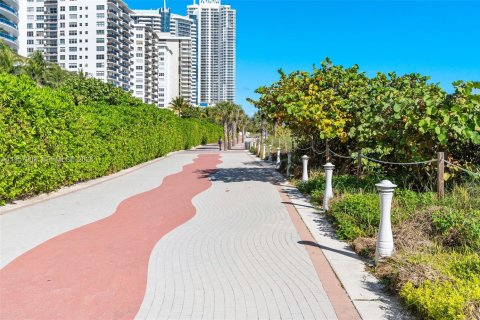Купить кондоминиум в Майами-Бич, Флорида 2 спальни, 191.29м2, № 2017741 - фото 12