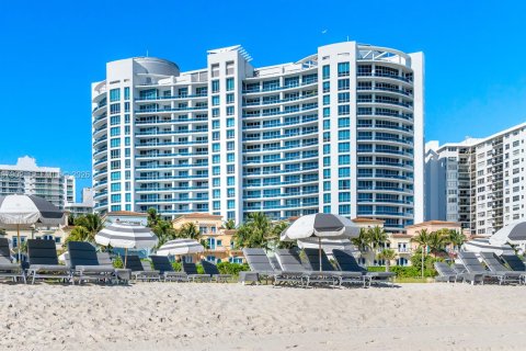Кондоминиум с 2 спальнями в Майами-Бич, Флорида № 2017741
