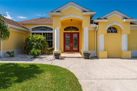 House in Punta Gorda, Florida 3 bedrooms, 259.01 sq.m. № 1856788 - photo 9