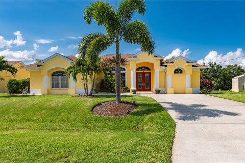 House in Punta Gorda, Florida 3 bedrooms, 259.01 sq.m. № 1856788 - photo 6