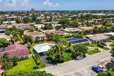 House in Lighthouse Point, Florida 3 bedrooms, 132.94 sq.m. № 656237 - photo 1